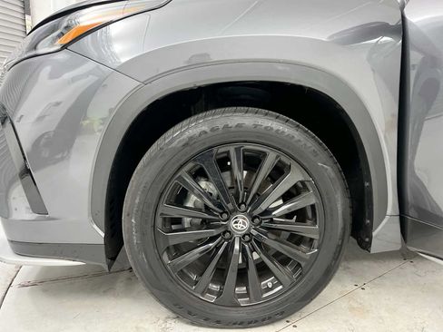 Used 2023 Toyota Highlander XSE AWD/4WD image 25