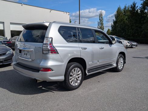 Used 2016 Lexus GX 460 w/ Premium Package image 3