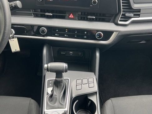 Used 2024 Kia Sportage LX image 15