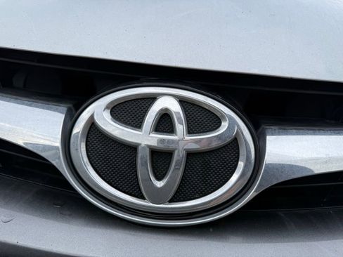 Used 2016 Toyota Camry LE image 10