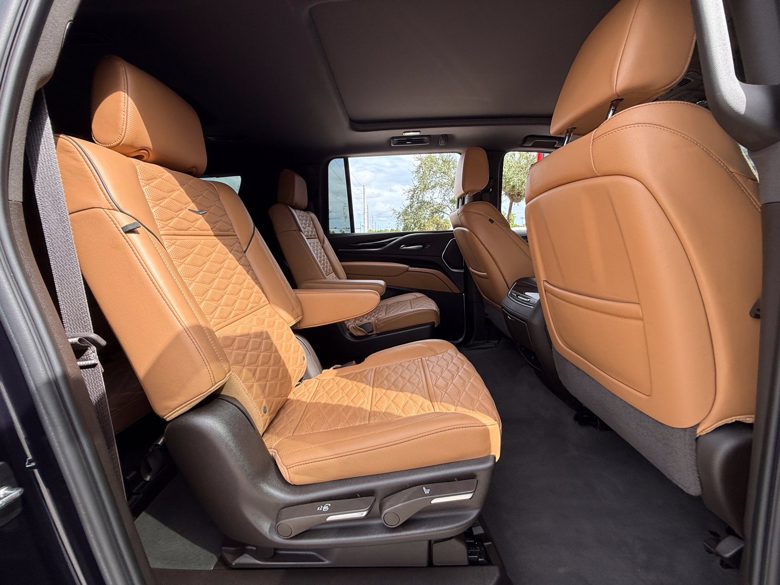 Used 2024 Cadillac Escalade ESV Sport AWD/4WD image 30
