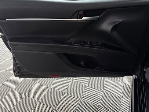 Used 2020 Toyota Camry SE FWD image 10