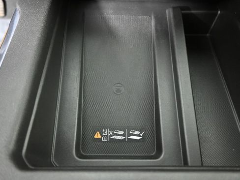 Used 2022 Chevrolet Silverado 1500 High Country AWD/4WD image 34