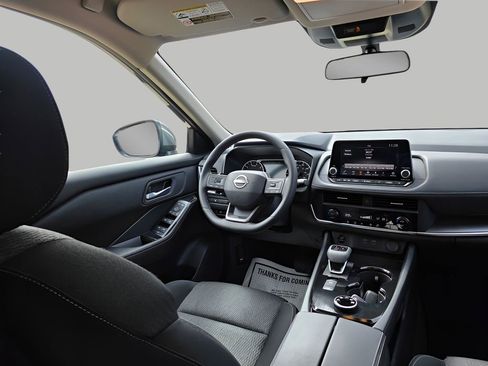 Used 2026 Nissan Rogue SV image 11