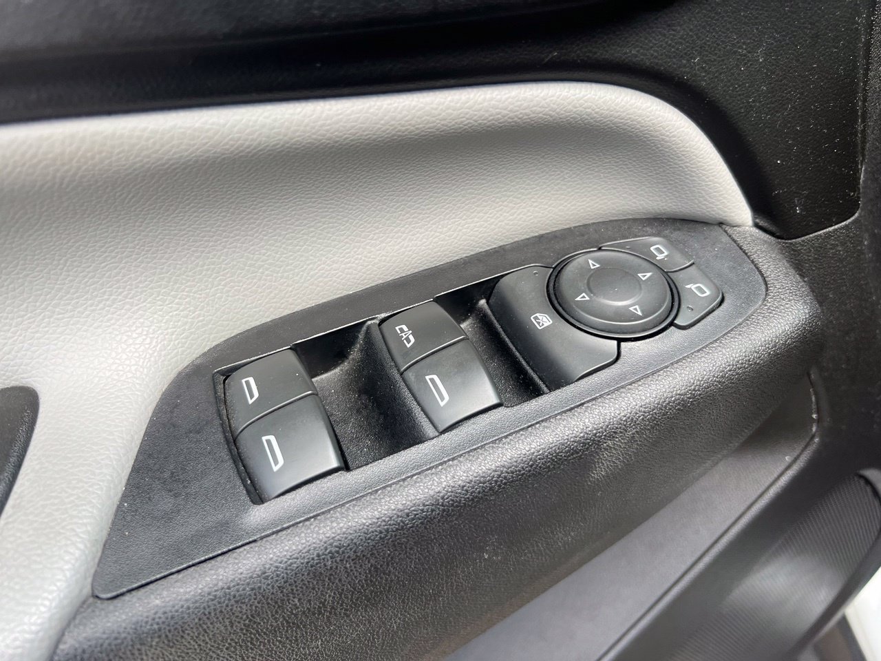 Used 2019 Chevrolet Equinox LS w/ LS Convenience Package FWD image 12