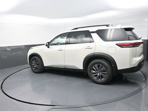 Used 2023 Nissan Pathfinder SV AWD/4WD image 10