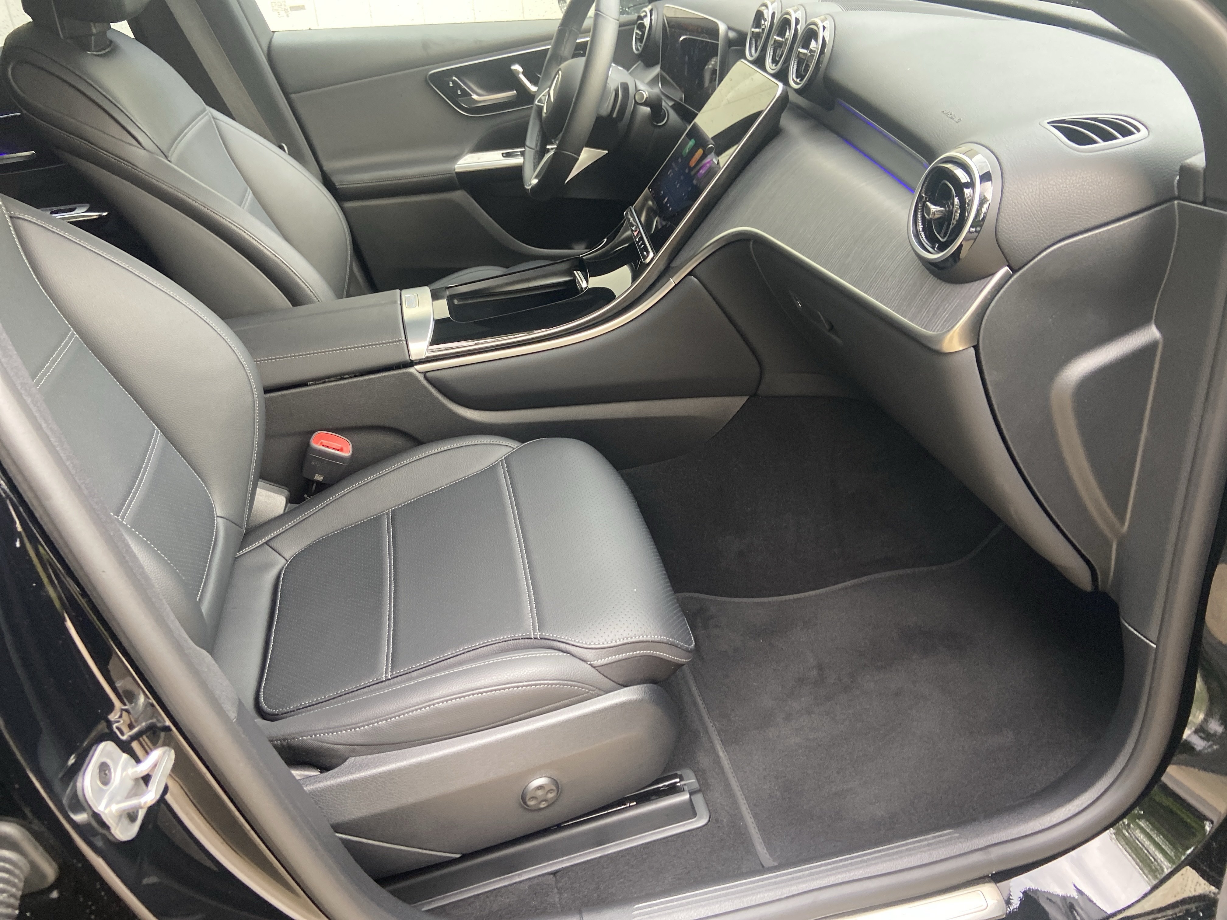 Used 2025 Mercedes-Benz GLC 300 image 49