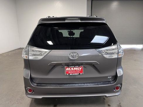 Used 2015 Toyota Sienna SE image 4