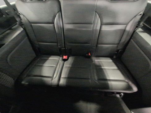 Used 2025 Chevrolet Suburban Z71 AWD/4WD image 24