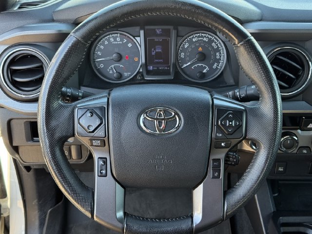 Used 2018 Toyota Tacoma TRD Sport AWD/4WD image 12