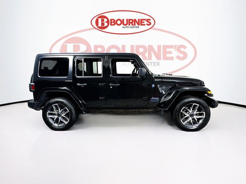Used 2024 Jeep Wrangler Unlimited w/ Convenience Group image 9