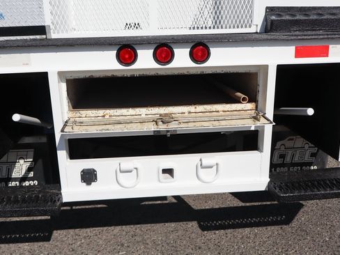 Used 2016 Ford F550 2WD Regular Cab Super Duty image 11