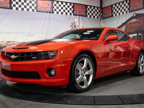 Used 2010 Chevrolet Camaro SS w/ Black Stripe Package RWD image 2