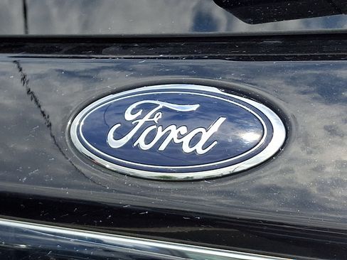 Used 2021 Ford Explorer XLT w/ Class III Trailer Tow Package AWD/4WD image 9