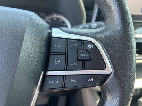 Used 2023 Toyota Highlander L image 19