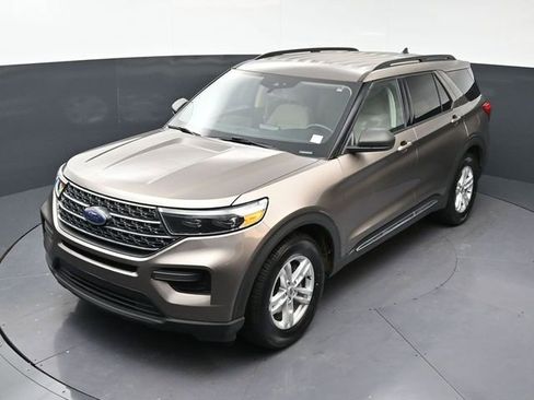 Used 2021 Ford Explorer XLT image 36