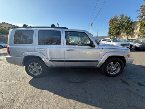 Used 2007 Jeep Commander Sport w/ Skid Plate Group image 4