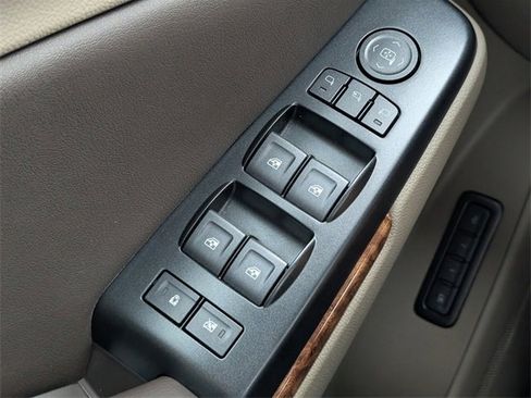 Used 2020 Chevrolet Suburban Premier image 22