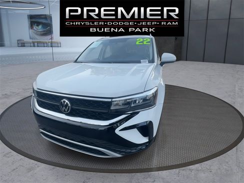 Used 2022 Volkswagen Taos SE image 3