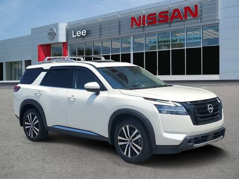 Certified 2024 Nissan Pathfinder Platinum w/ Black Appearance Package FWD image 1
