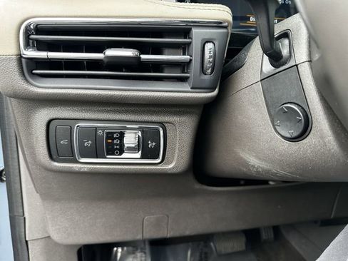 Used 2023 Lincoln Corsair AWD w/ Equipment Group 101A image 31
