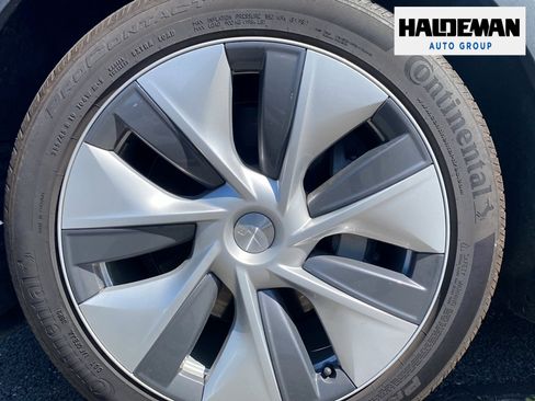 Used 2023 Tesla Model Y Long Range AWD/4WD image 5
