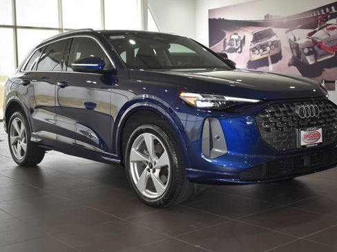 Used 2025 Audi Q5 Premium w/ Premium Plus AWD/4WD image 4