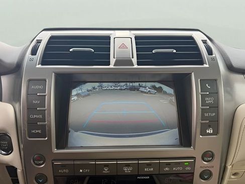 Used 2018 Lexus GX 460 Premium w/ Premium Package image 23