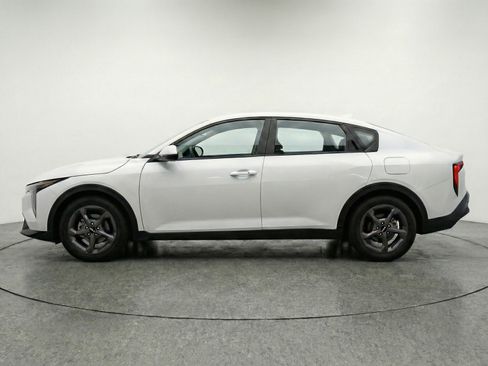 Used 2025 Kia K4 LXS image 5