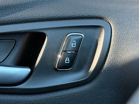 Used 2016 Ford Escape SE FWD image 19