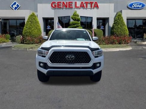 Used 2018 Toyota Tacoma TRD Off-Road image 2