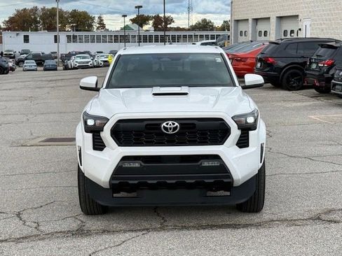 Used 2024 Toyota Tacoma TRD Sport w/ TRD Sport Upgrade Package image 10