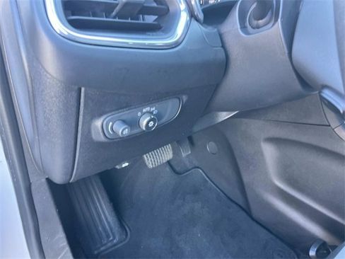 Used 2018 Chevrolet Equinox LS image 28