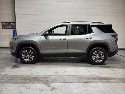 Used 2025 Chevrolet Equinox LT w/ Convenience Package II image 2