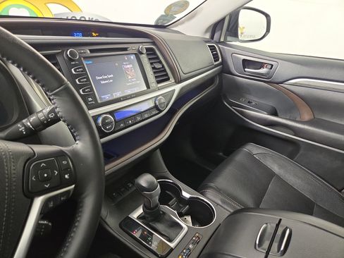 Used 2017 Toyota Highlander Limited Platinum image 27
