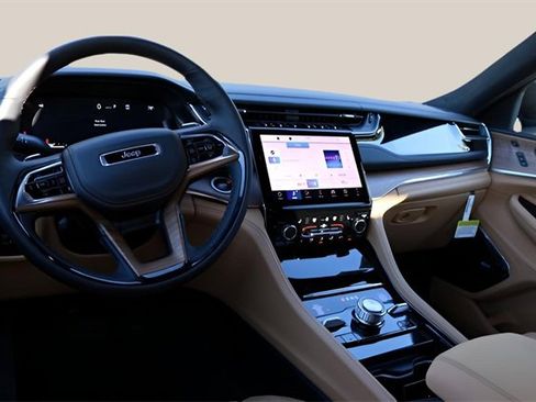 New 2025 Jeep Grand Cherokee Summit image 14