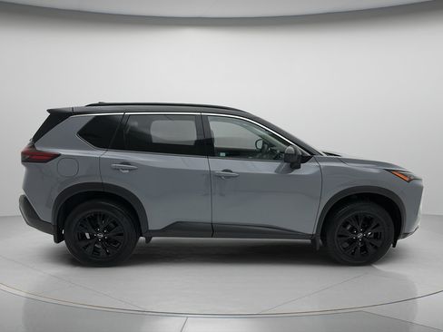 Used 2023 Nissan Rogue SV w/ SV Premium B Package AWD/4WD image 2