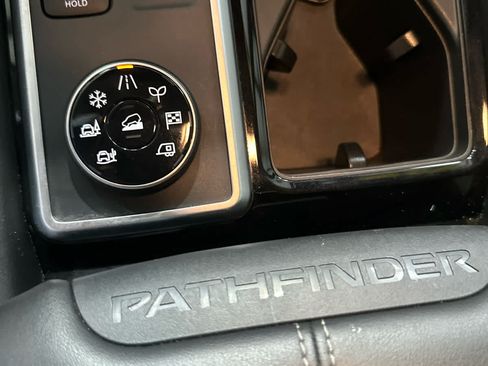 Used 2025 Nissan Pathfinder SV AWD/4WD image 25