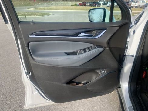 Used 2023 Buick Enclave Essence image 11