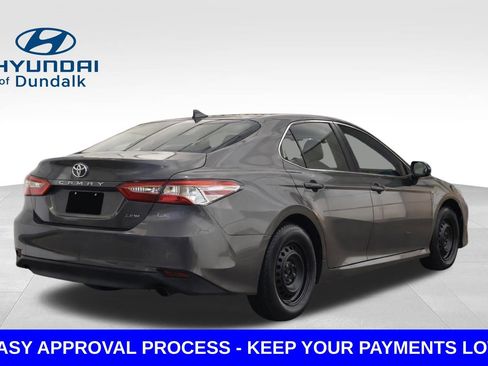 Used 2020 Toyota Camry LE image 3