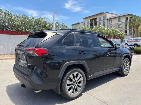 Used 2019 Toyota RAV4 XLE Premium FWD image 2