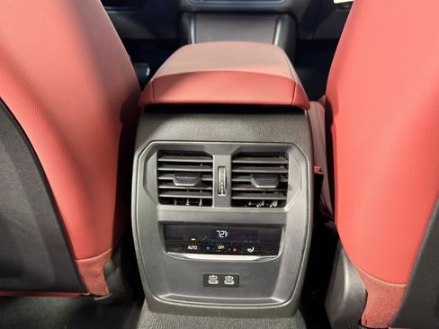 Used 2026 BMW 330i Sedan w/ M Sport Package image 29