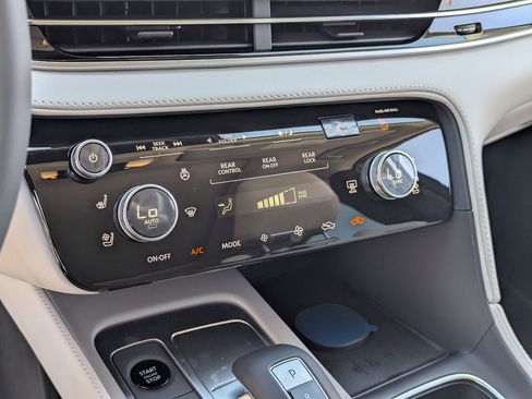 Certified 2027 INFINITI QX60 Luxe w/ Family Package FWD image 16