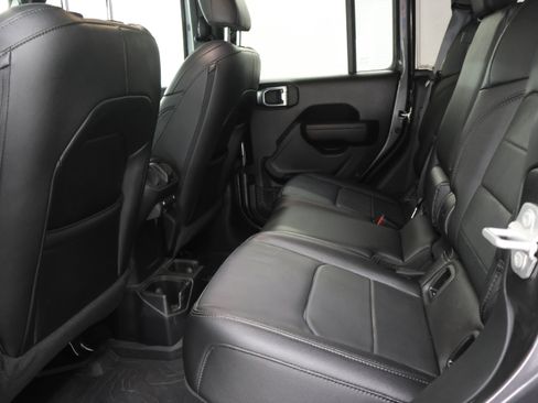 Used 2023 Jeep Gladiator Sport AWD/4WD image 33