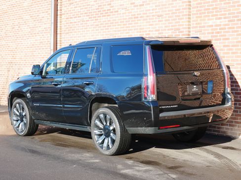 Used 2020 Cadillac Escalade Platinum image 3