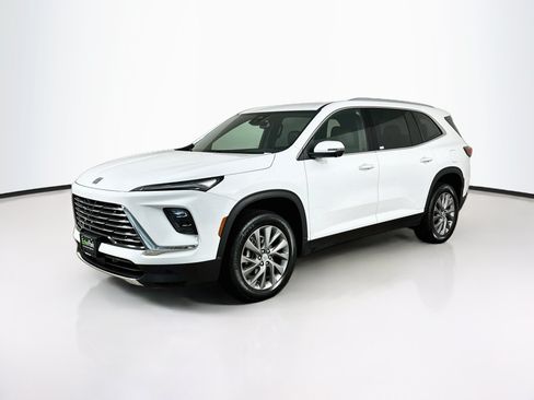 Used 2025 Buick Enclave Preferred FWD image 3