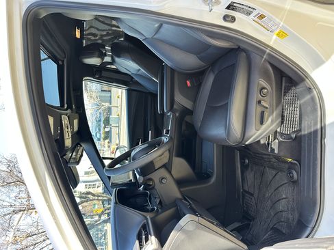 Used 2025 Toyota Sienna Limited image 17