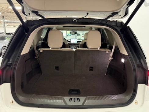 Used 2022 Lincoln Aviator Grand Touring w/ Equipment Group 301A AWD/4WD image 17