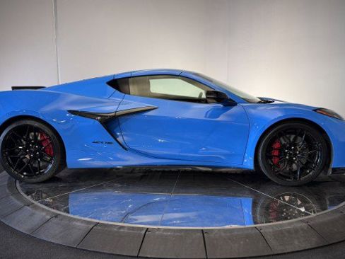Used 2024 Chevrolet Corvette Z06 w/ Stealth Interior Trim Package RWD image 30
