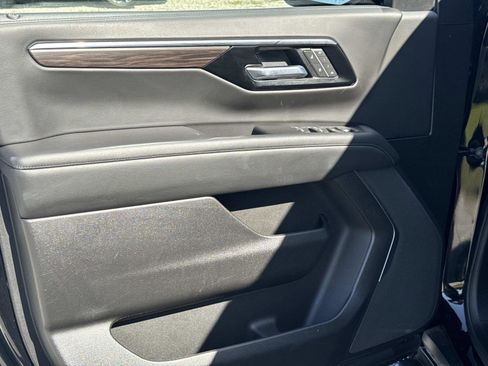 Used 2025 Chevrolet Tahoe Z71 AWD/4WD image 17